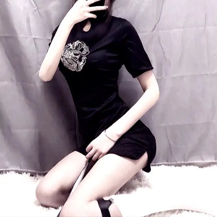 穿黑衣的女孩